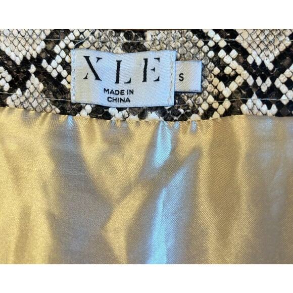 XLE THE LABEL Womens SMALL Mini Skirt Zip Front Snake Print FAUX LEATHER - Picture 10 of 16